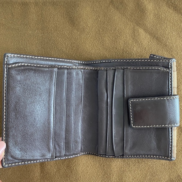 ‼️SOLD‼️GUCCI Monogram Chihuahua wallet - Picture 4 of 9